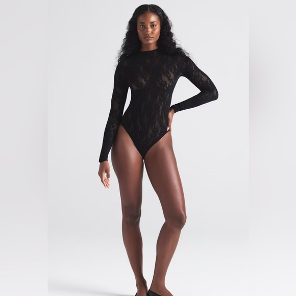 SKIMS Knit Lace Mock Neck Bodysuit | Onyx Limited Edition - Picture 2 of 7